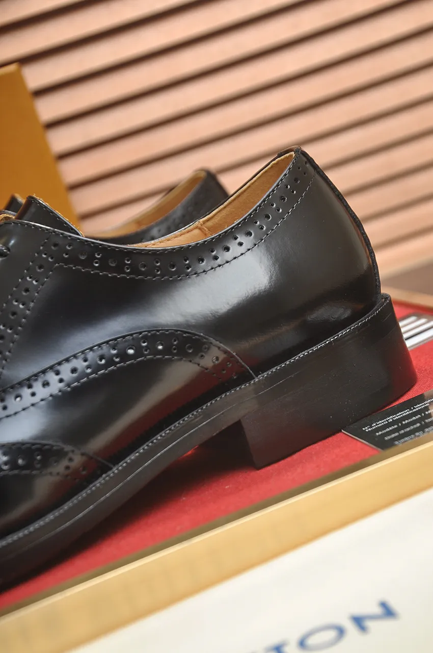 Men's men's shoes 💰500💶 [LV] (original single cowhide lining) 🍀LV's latest genuine leather business suit shoes are launched simultaneously on the official website. The first-layer cowhide imported from Italy is made of heavy gold, 💥official website 1:1 rubber outsole. Versatile to wear, high-end without losing class, and the color combination is extraordinary. This four-season style is alluring when worn on your feet, showing off your big-name flair. Standard code 38-45 (45 customized)